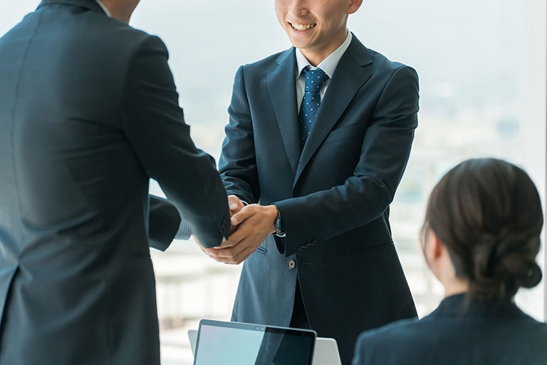 委託する場合の契約形態や注意点